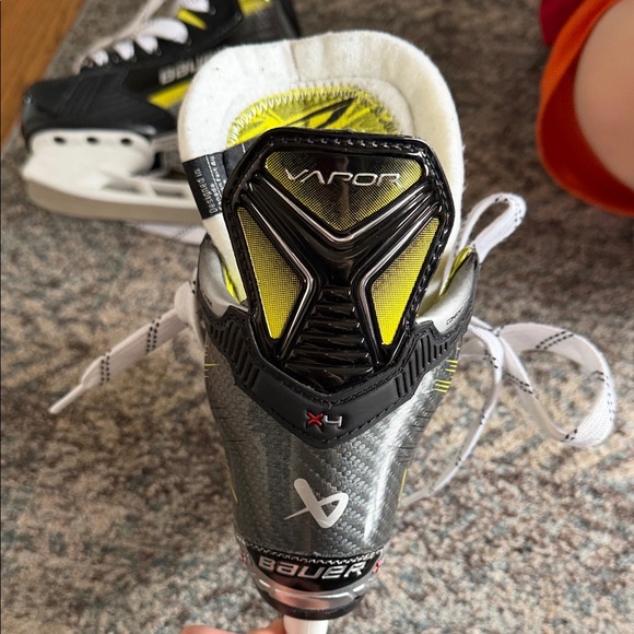 Youth Bauer Vapor X4 Skates - Picture 3 of 4